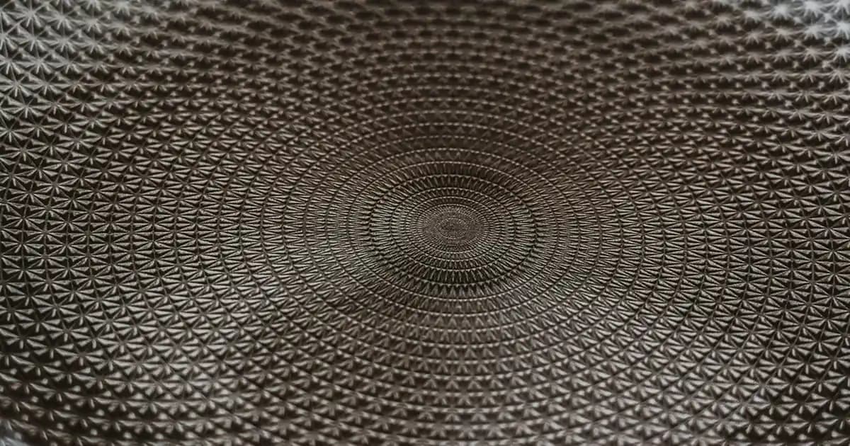 Büyük Beden Degaje Yaka Bluzlar: Moda ve Dekorasyonun Şık Buluşması