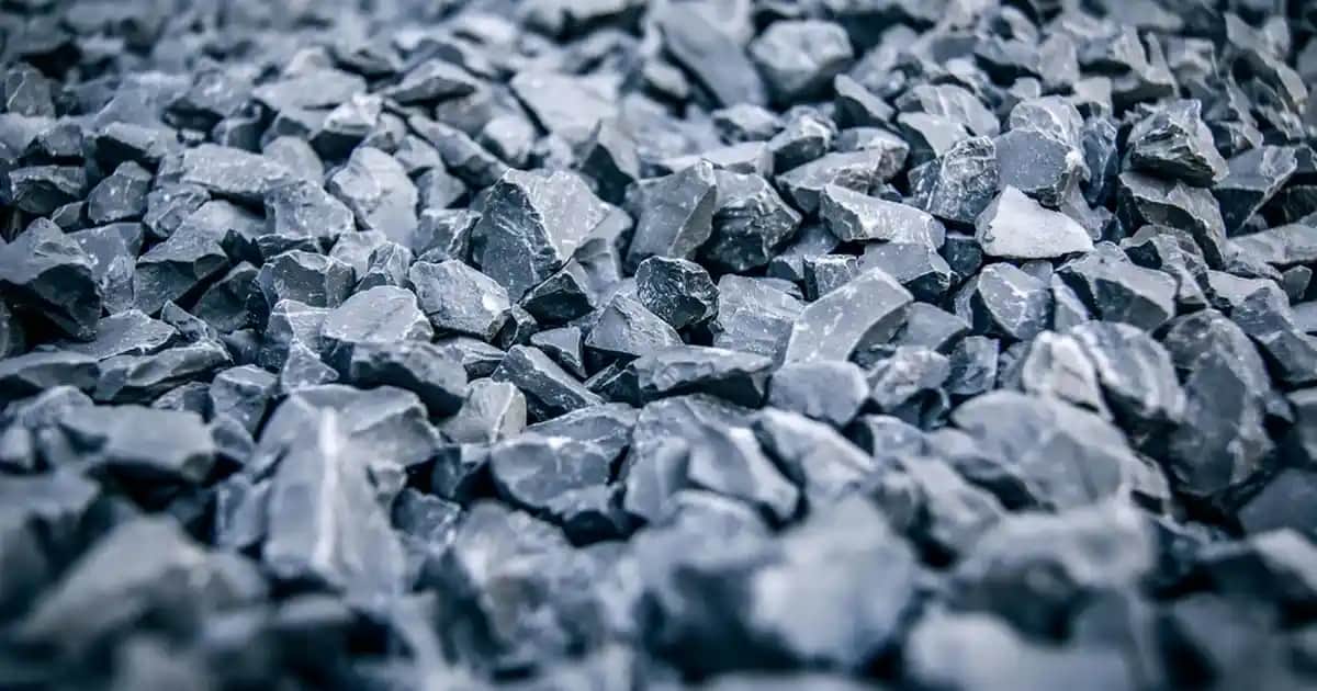 Büyük Seramik Vazolar: Dekorasyonunuza Şıklık ve Fonksiyonellik Katmanın Yolları