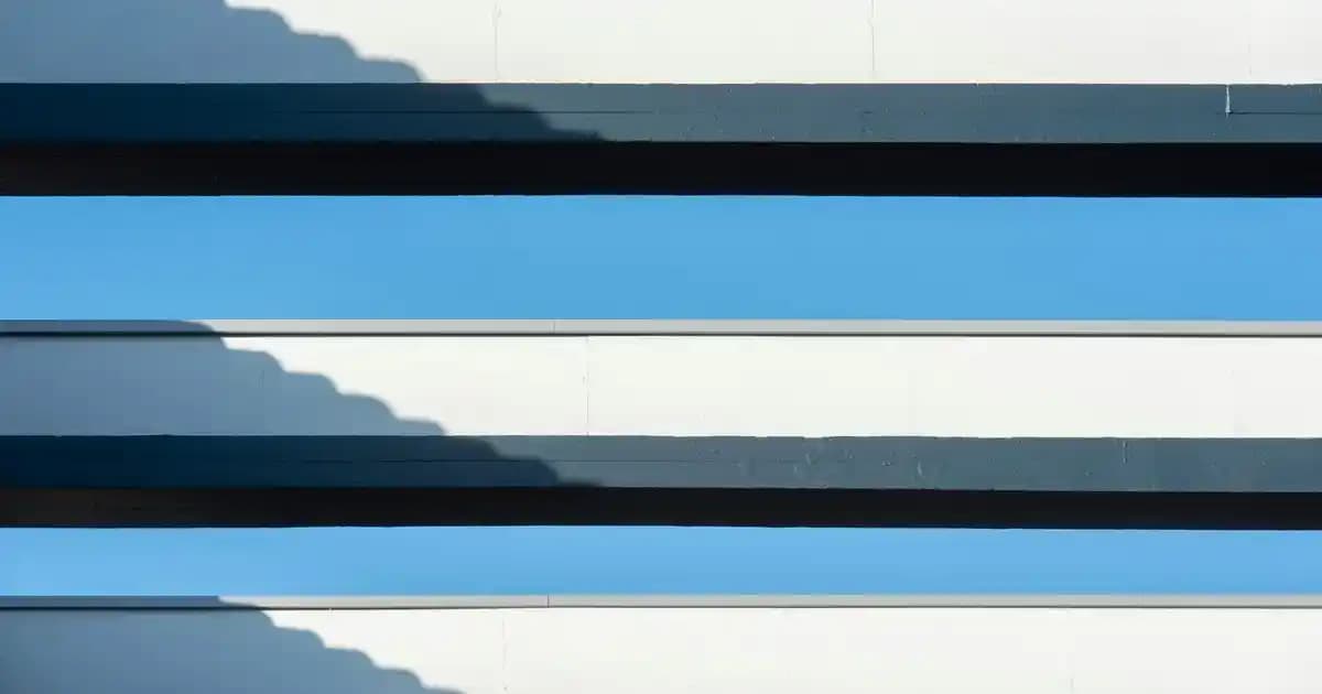 Çiçek Raflarıyla Doğal ve Estetik Ev Dekorasyonu Nasıl Yapılır