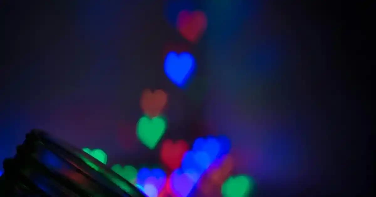 Dekoratif Ayaklı Tabaklar ile Ev Dekorasyonunda Şıklık ve Fonksiyonellik Sağlama Rehberi