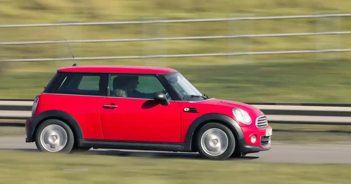 Demir Sehpa Seçenekleri ve Dekorasyonda Kullanım İpuçları