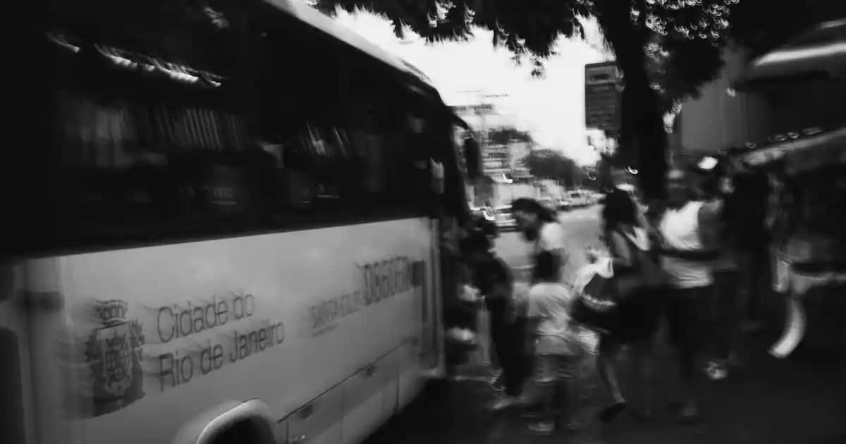 Hardal Renk Halı ile Mekânlarınızı Canlandıran Modern ve Dayanıklı Seçenekler