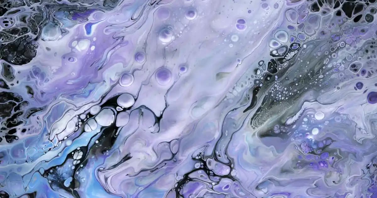 Kareli Battaniyelerle Dekorasyon ve Konforun Şık Buluşması