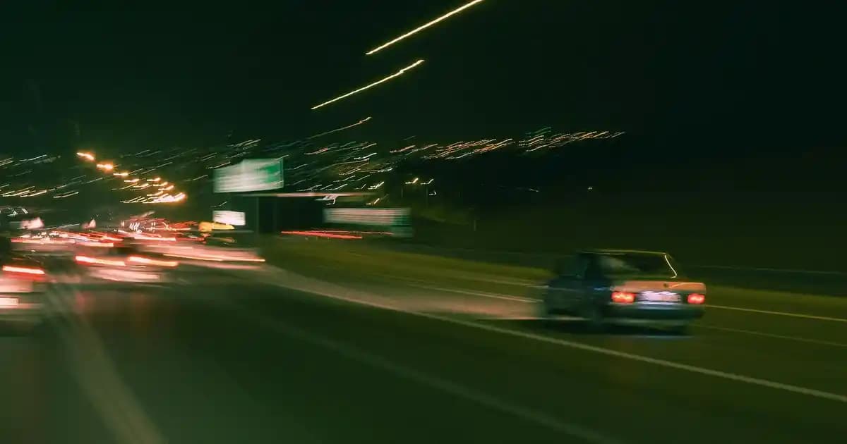 Köşe Vazoları ile Mekânlarınıza Şıklık ve Fonksiyonellik Katın Dekorasyon Trendleri