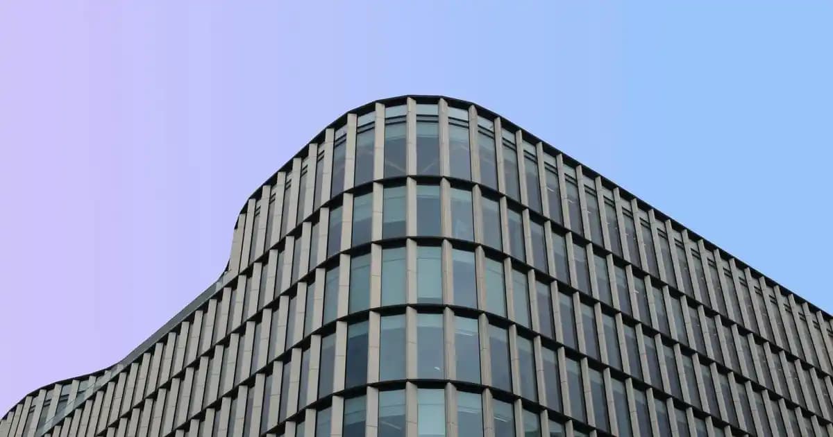 Kupa Raflarıyla Mutfakta Düzen ve Dekorasyon İpuçları