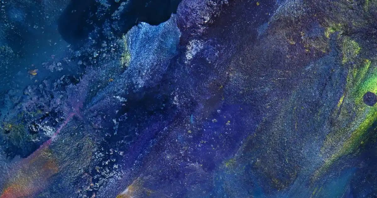 Lacivert Peluş Halı ile Dekorasyonunuza Şıklık Katmanın Yolları ve Modelleri