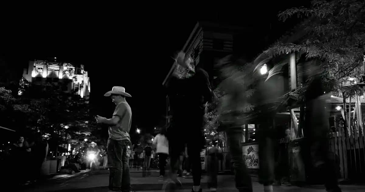 Masa Lambası Seçim Rehberi: Dekorasyonda Şıklık ve İşlevsellik İpuçları