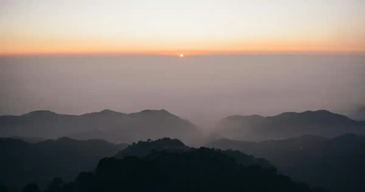 Metal Ayaklı Sehpa Modelleri ile Modern ve Dayanıklı Dekorasyon Çözümleri