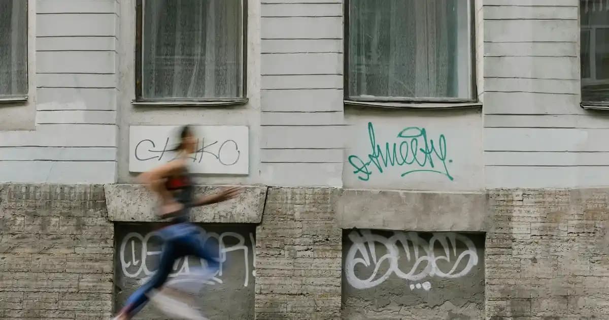 Metal Tepsi Sehpa ile Dekorasyonunuza Modern ve Dayanıklı Şıklık Katın