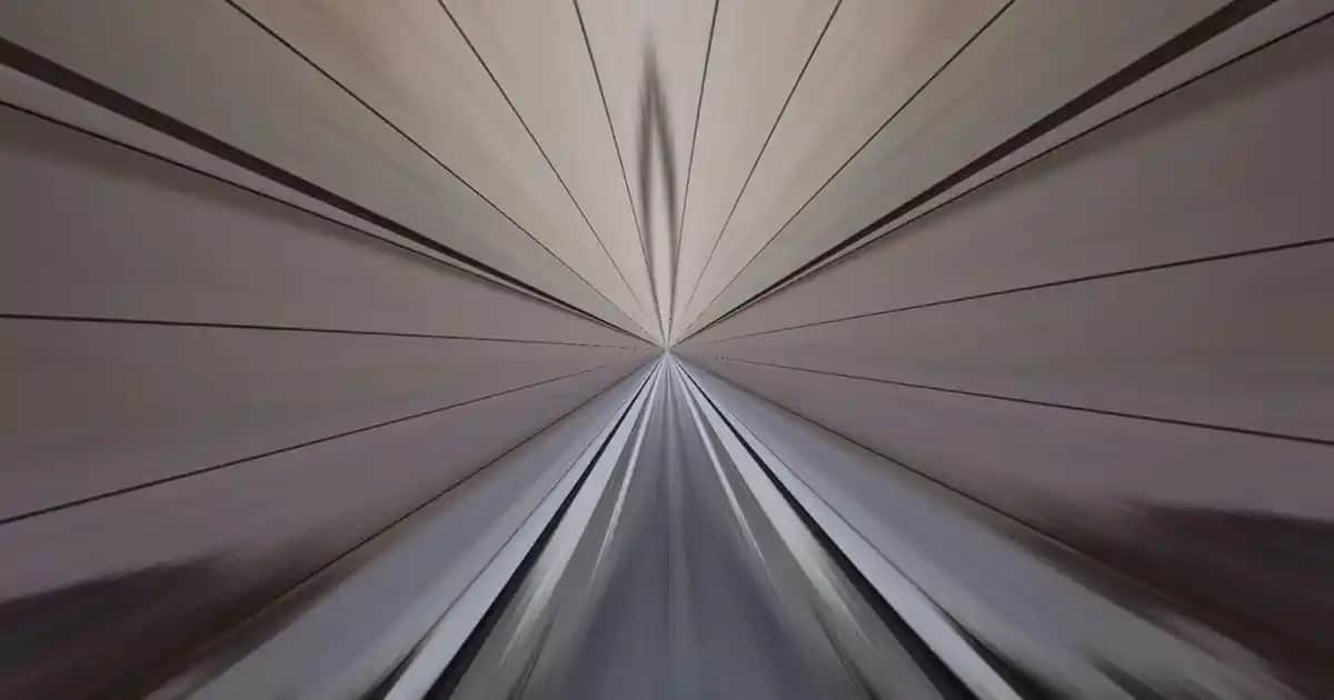 Minderli Tepsi ile Ev Dekorasyonunda Şıklık ve Çok Yönlülük Sağlama Rehberi