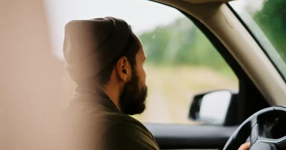 Peluş Yatak Odası Halısı ile Ev Dekorasyonunuza Sıcaklık ve Şıklık Katın