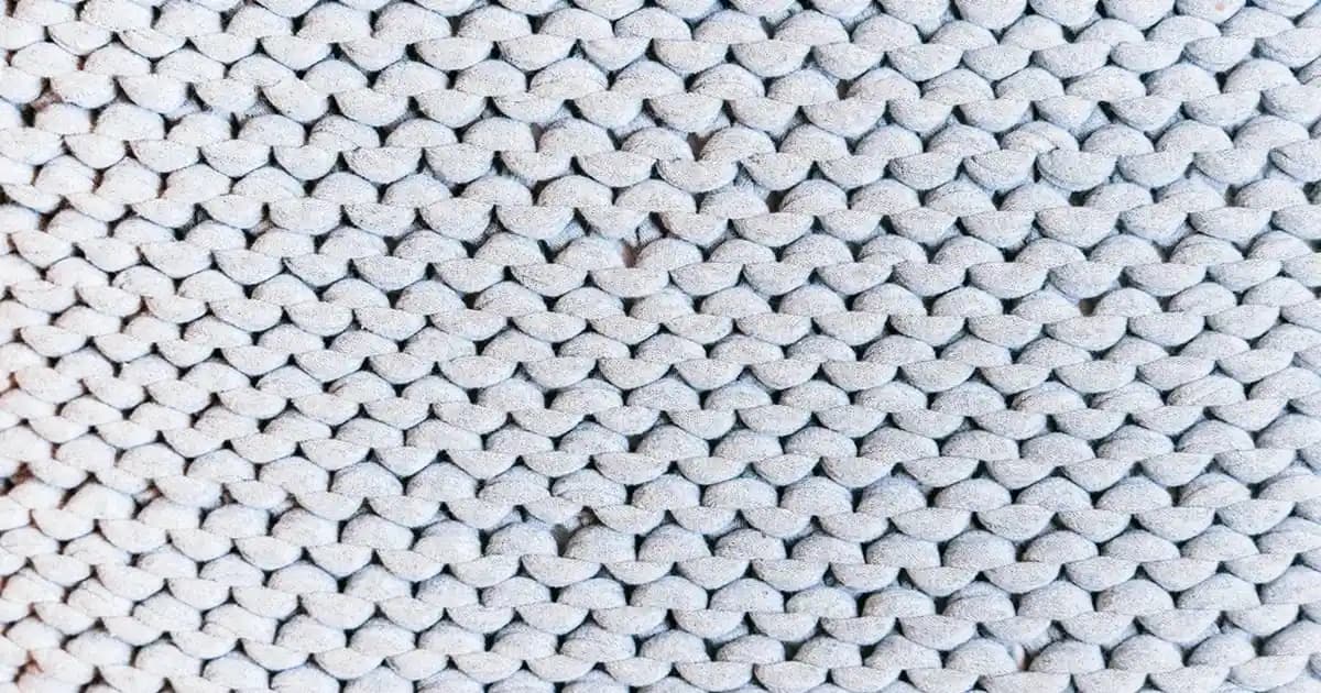 Püsküllü Yastıklar ile Dekorasyonunuza Şıklık Katmanın Yolları