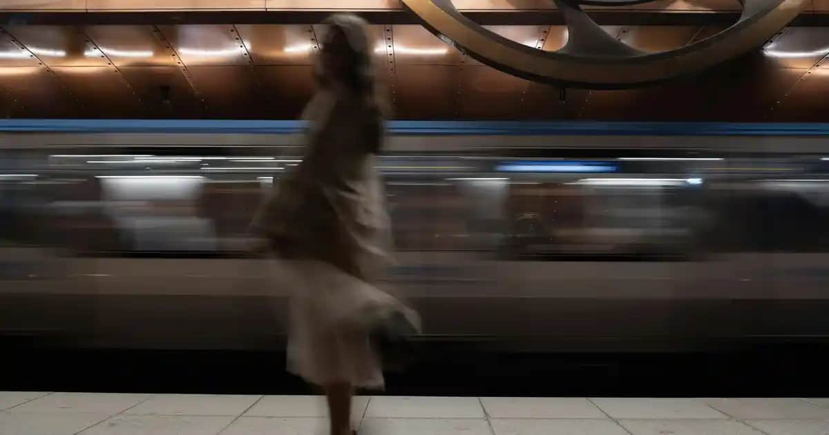 Retro Masa Lambası ile Dekorasyonunuza Zamansız Şıklık Katın ve Mekanlara Sıcaklık Getirin