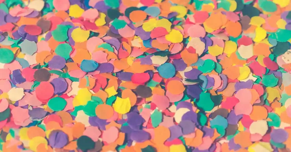 2025'te Salonunuza Şıklık Katacak Ayna Modelleri ve Seçim Sırları