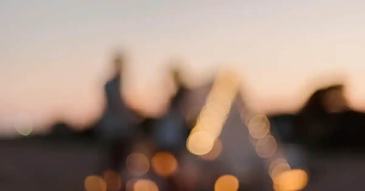 Siyah Ahşap Sandalye ile Mekânlarınızı Şıklık ve Fonksiyonellik Katın