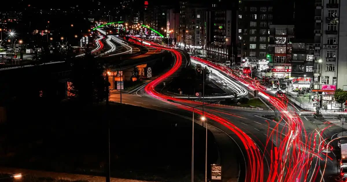 Yatak Odası Dekorasyonunda Baza Örtüsü Seçimi ve Dekoratif Fikirler