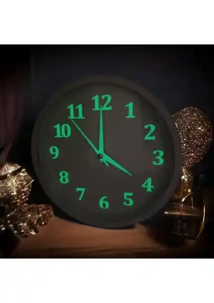 Bahat Fosforlu Gece Parlayan Beyaz Duvar Saati: Estetik ve Fonksiyonellik Bir Arada