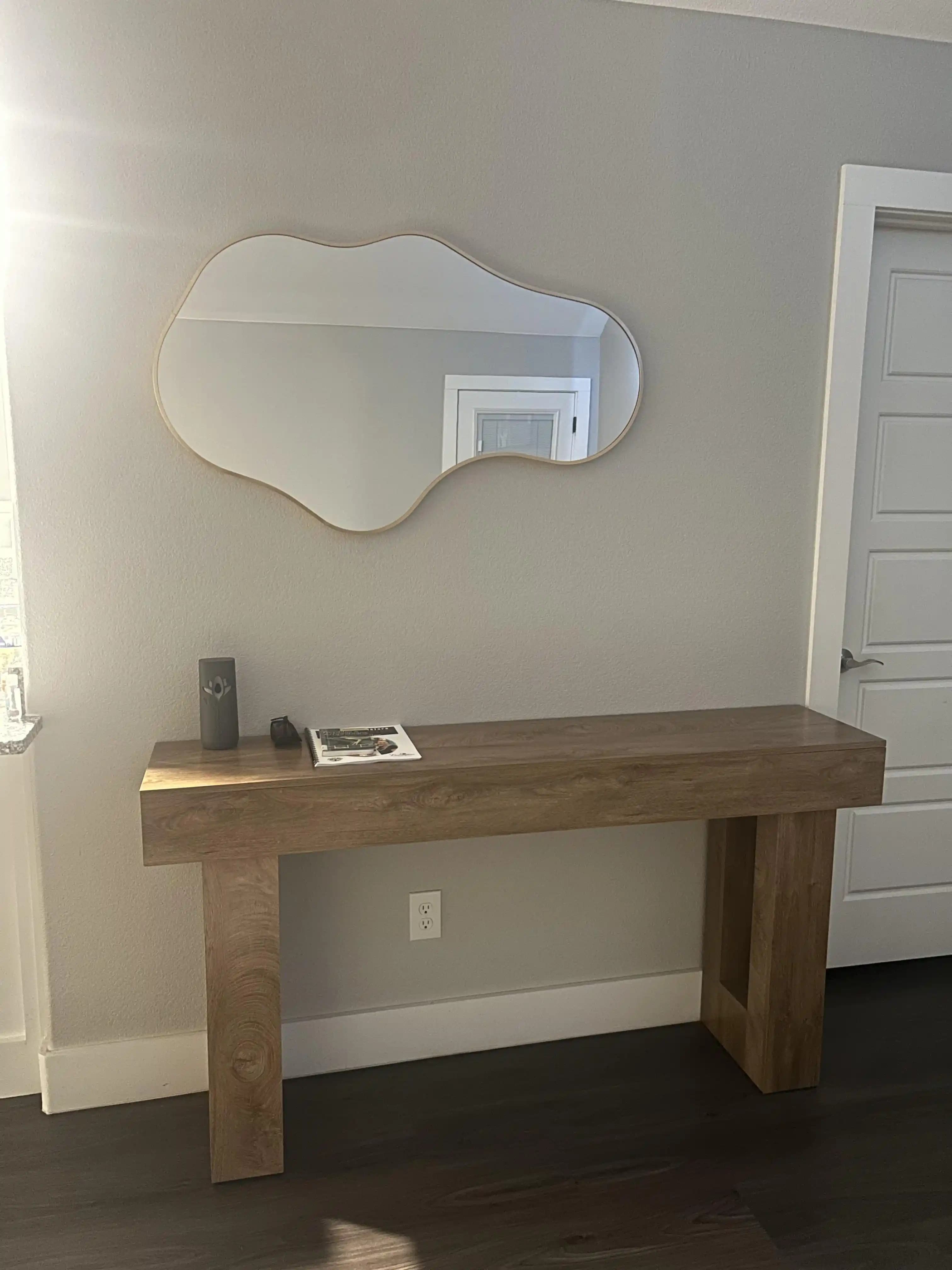 Dekorasyonda Ayna ve Konsol Masası Düzeni: Denge, Yerleşim ve Estetik Yaklaşımlar