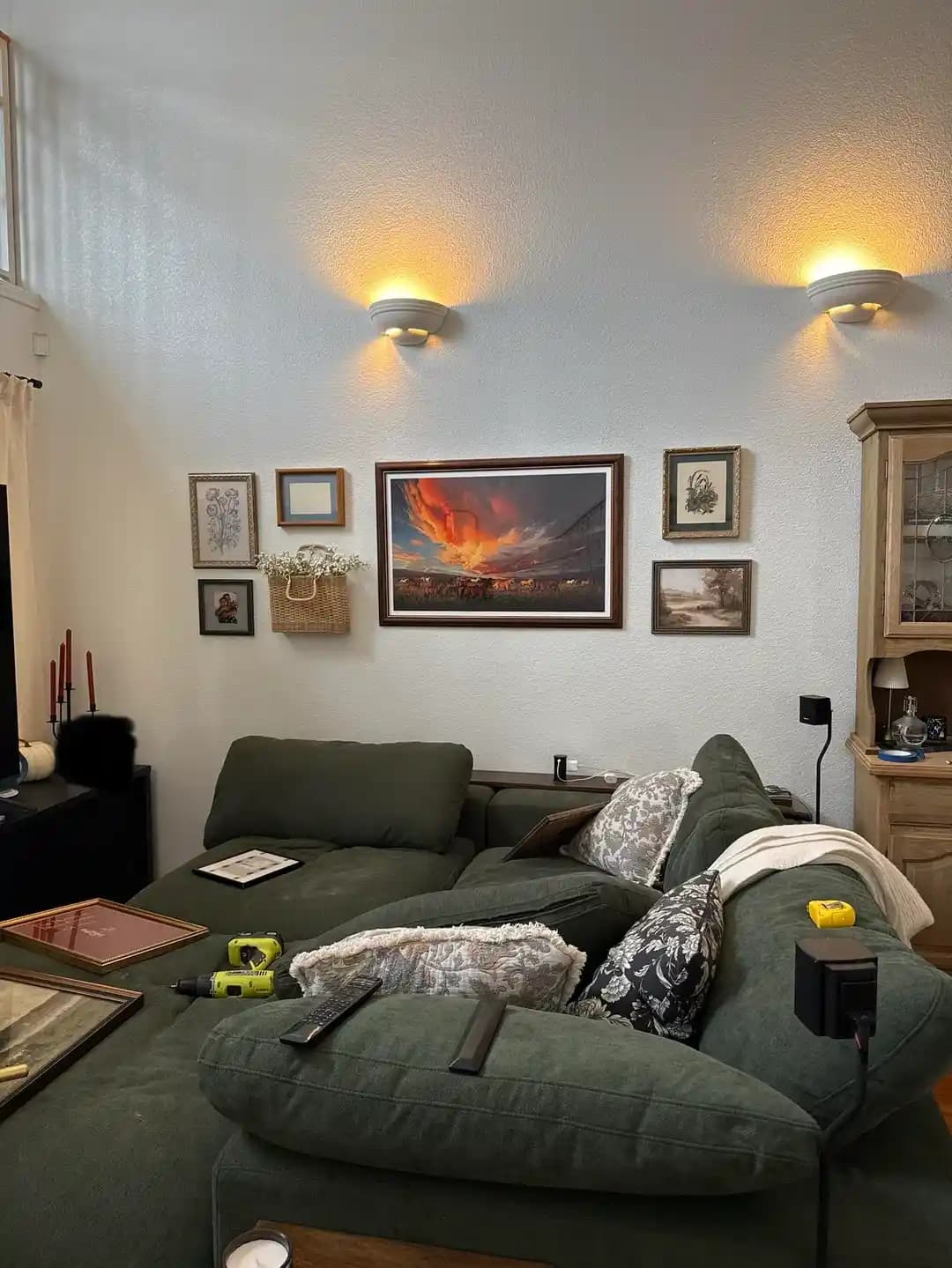 Duvar Dekorasyonunda Denge ve Yerleşim: Sanat Eseri Seçimi ve Düzenleme Önerileri