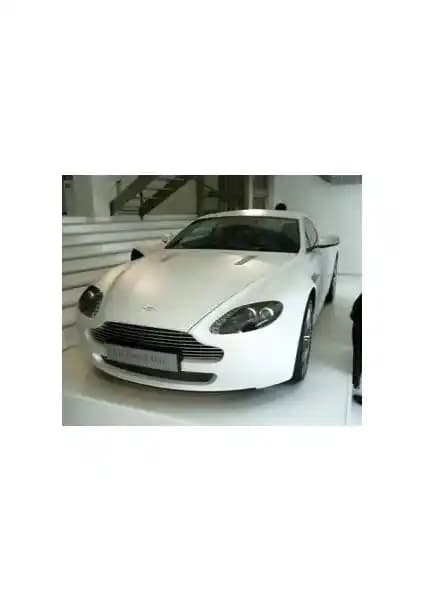 Ecce Mat Beyaz Yapışkan Folyo: Dayanıklı ve Şık Dekorasyon Çözümü