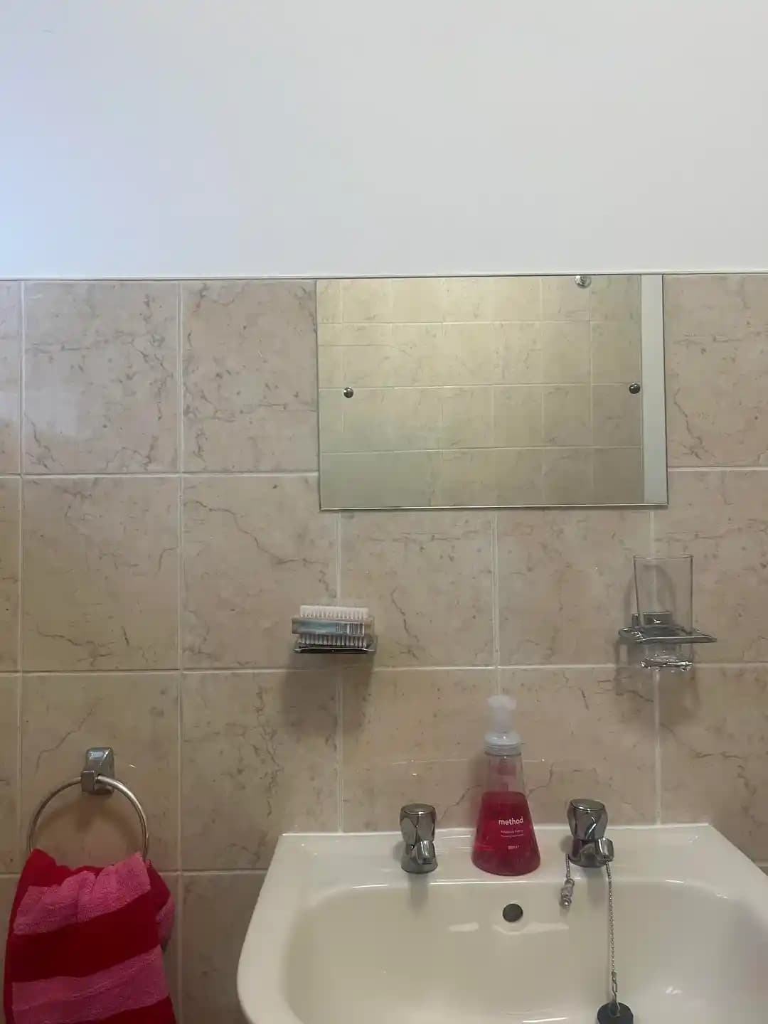 Kiralık Banyolarda Estetik ve Fonksiyonel Çözümler: Renk ve Tasarım Sorunlarıyla Baş Etme