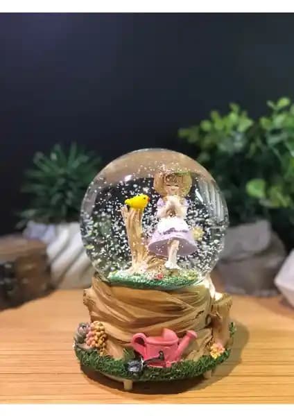 Lapidaria Sevimli Kız ve Kuş Kendinden Püskürtmeli Müzikli Işıklı Büyük Boy Kar Küresi