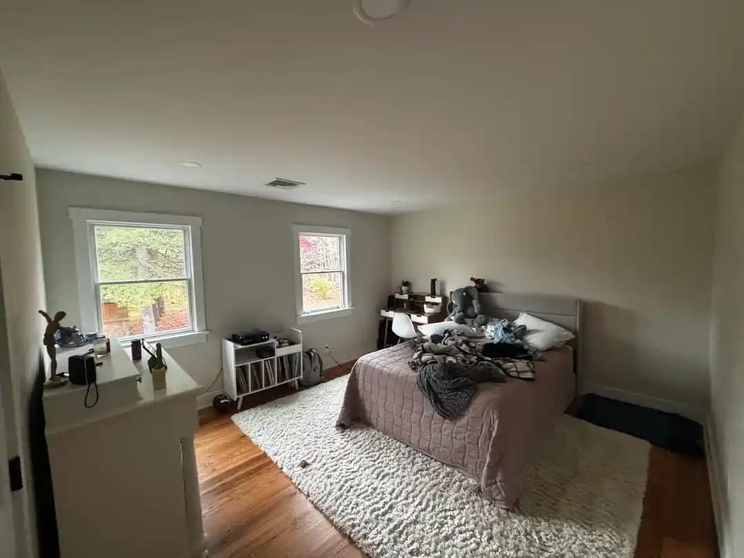 Sade Beyaz Odanızı Şık ve Konforlu Hale Getirmek İçin Yaratıcı Dekorasyon Önerileri