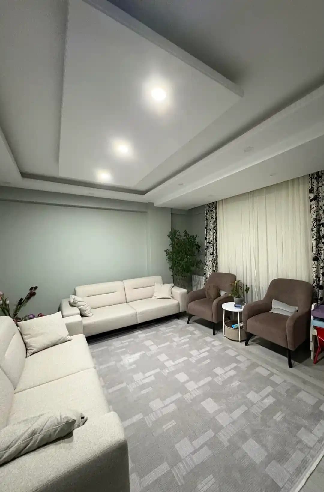 Salon Tasarımında Halı Seçimi ve Dekorasyon Önerileriyle Sıcak Mekan Yaratımı