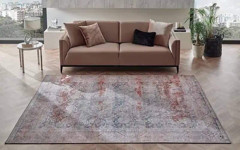 Yanan Turuncu Kanepe Altında Halı Rengi Seçimi: Uyum ve Kontrast Önerileriyle Mekân Düzeni