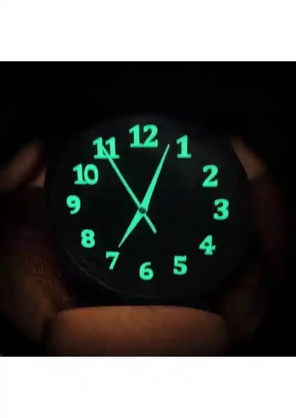 Bahat Fosforlu Gece Parlayan Duvar Saati: Modern ve Fonksiyonel Tasarımın Öne Çıkan Parçası