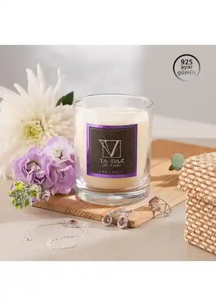 Ta-daa Gift Studio Sürpriz Takılı Kokulu Mum: Estetik ve Doğa Dostu Hediye Seçeneği