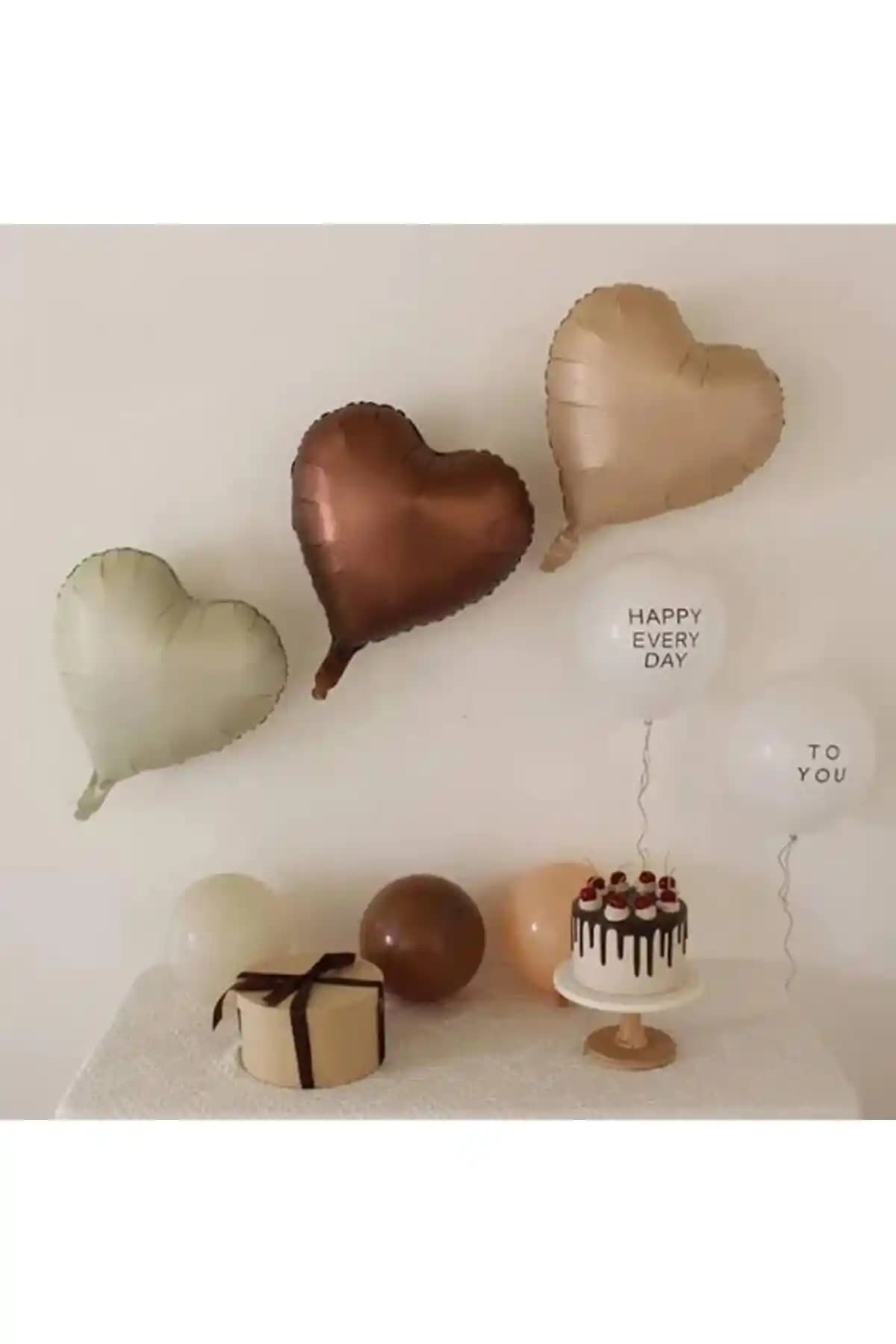 İki Popüler Balon Setinin Karşılaştırması: Renkler, Tasarımlar ve Kullanım Özellikleri