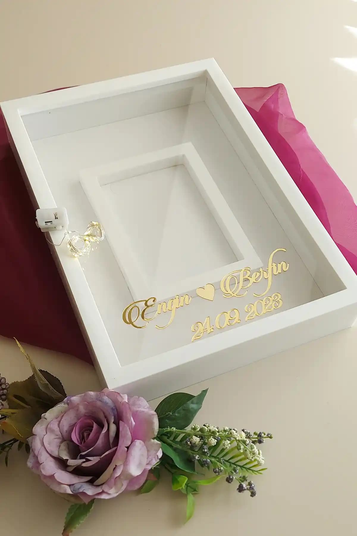 Hobicehayaller 25x35 Ledli Fotoğraf ve Gül Kutulu Anı Çerçevesi ile Özel Anılarınızı Koruyun