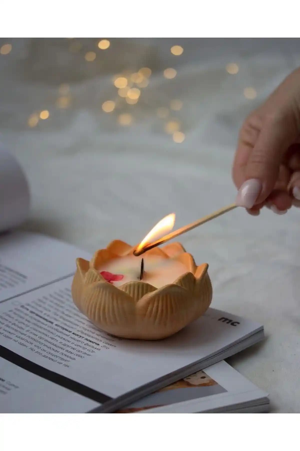 LALEZEN HOME Tarçın Kokulu Gül Model Mumlu Mumluk ile Estetik ve Sıcak Atmosfer