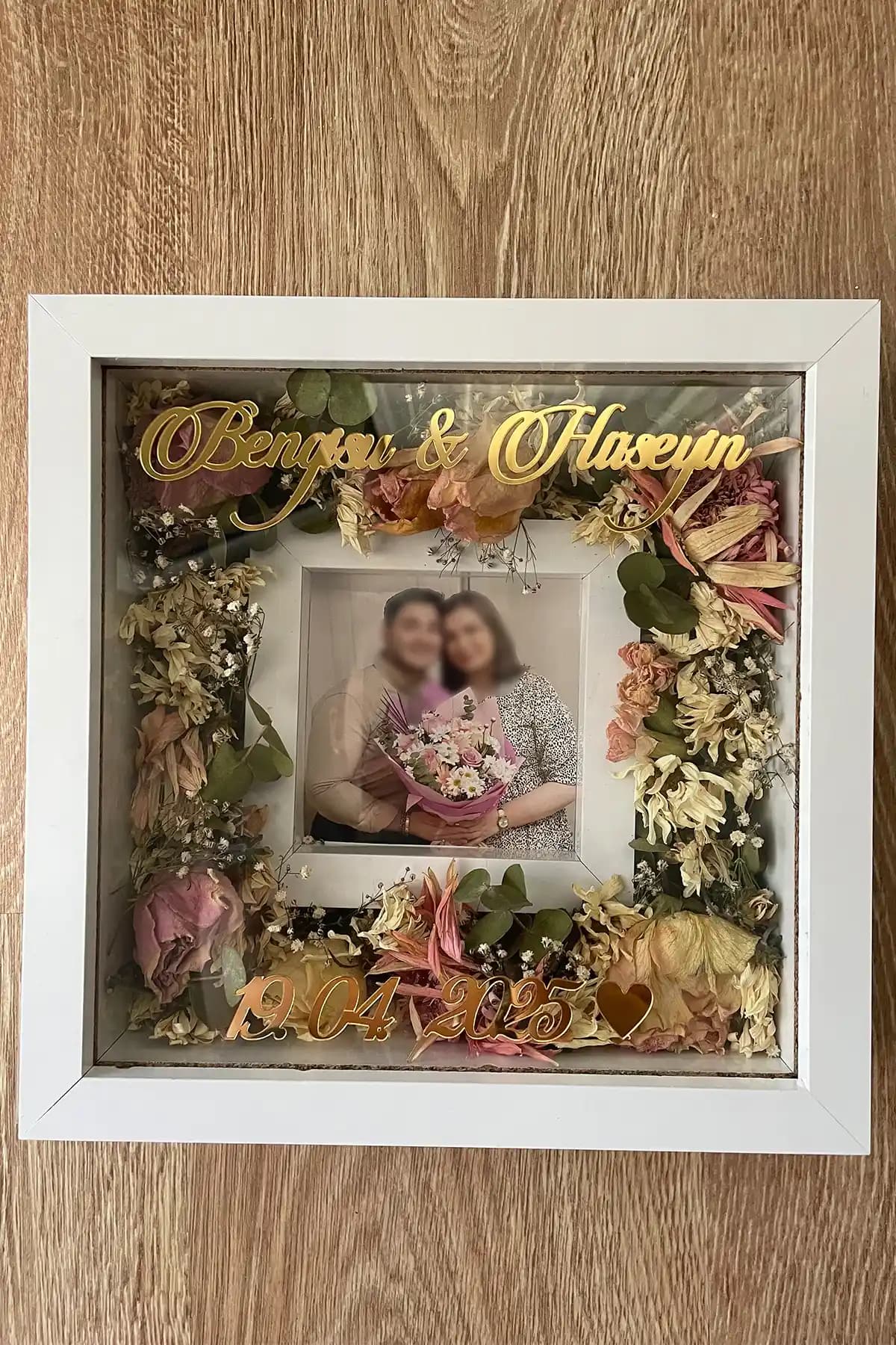 Verda Ledli 25x25 cm Doğal Ahşap Fotoğraf Bölümlü İsimli Anı Çerçevesi