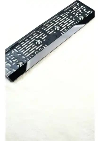 Bnp Plakalık Piano Black: Estetik ve Dayanıklı Siyah Pleksi Otomobil Plakalığı