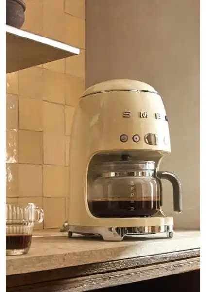 Smeg DCF01CREU ve DCF02BLEU Filtre Kahve Makineleri Karşılaştırması ve Özellikleri