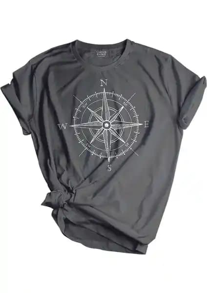 Genius Store ve Ghassy Co Erkek Tişörtleri Karşılaştırması: Tasarım, Kumaş ve Kullanım Alanları