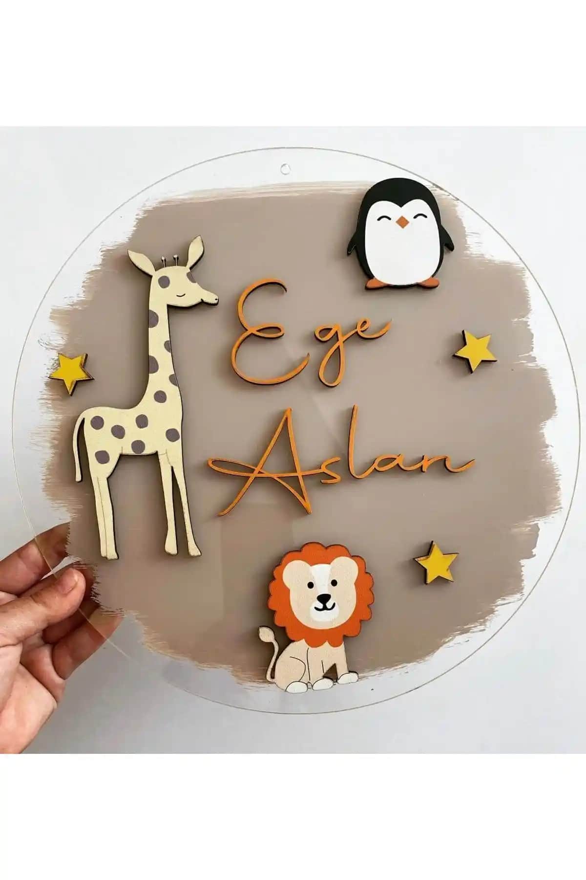 Bebek Odası Dekorasyonu İçin Ahşap ve Pleksi Kapı Süsleri Karşılaştırması