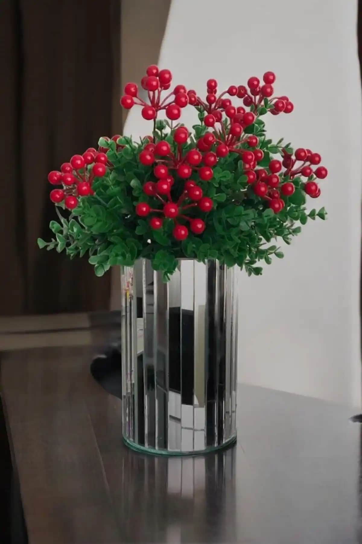 BeQ Home 20 cm Beyaz Gümüş Aynalı Yuvarlak Vazo Modern Dekorasyon İçin Şık Bir Seçenek