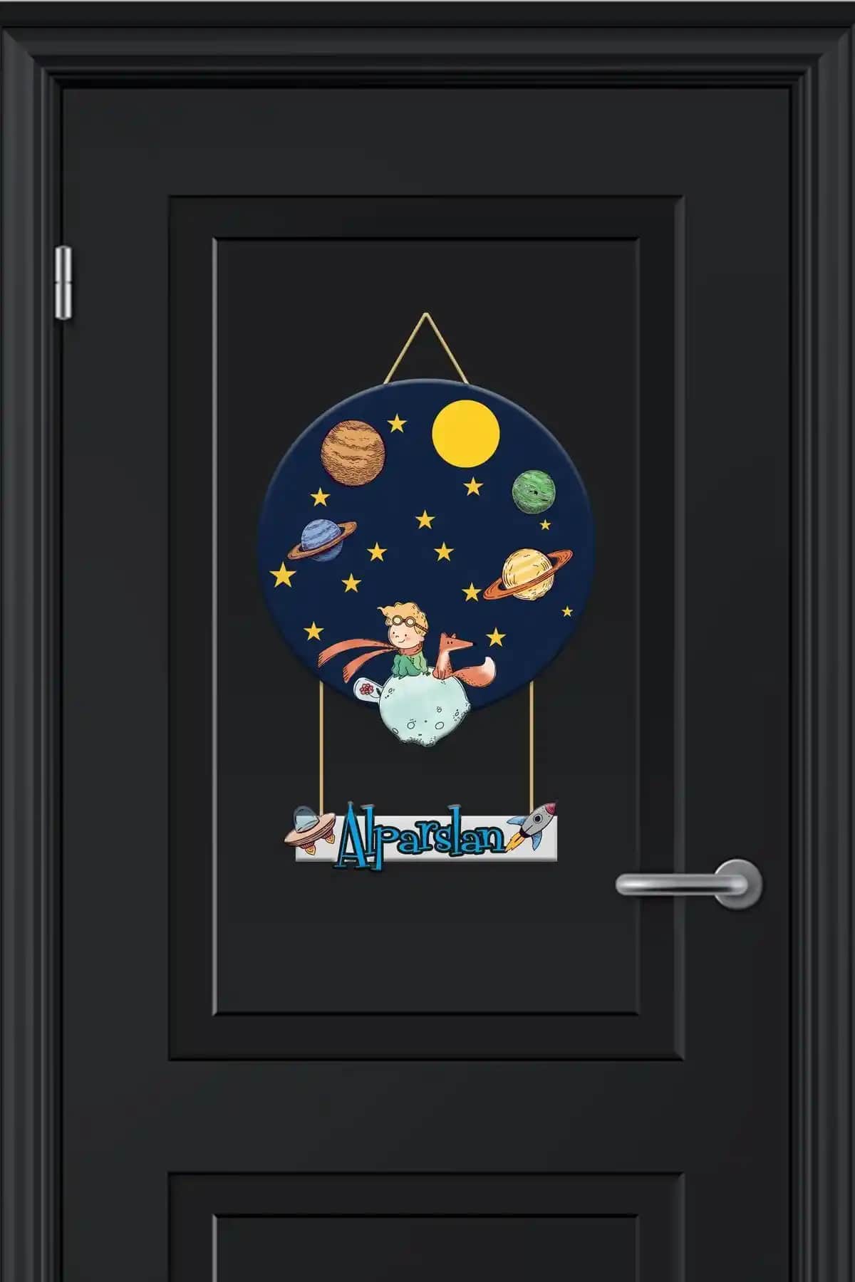 Çocuk Odası İçin Uzay Temalı Ahşap Kapı Süsü Kişiselleştirilebilir Dekorasyon