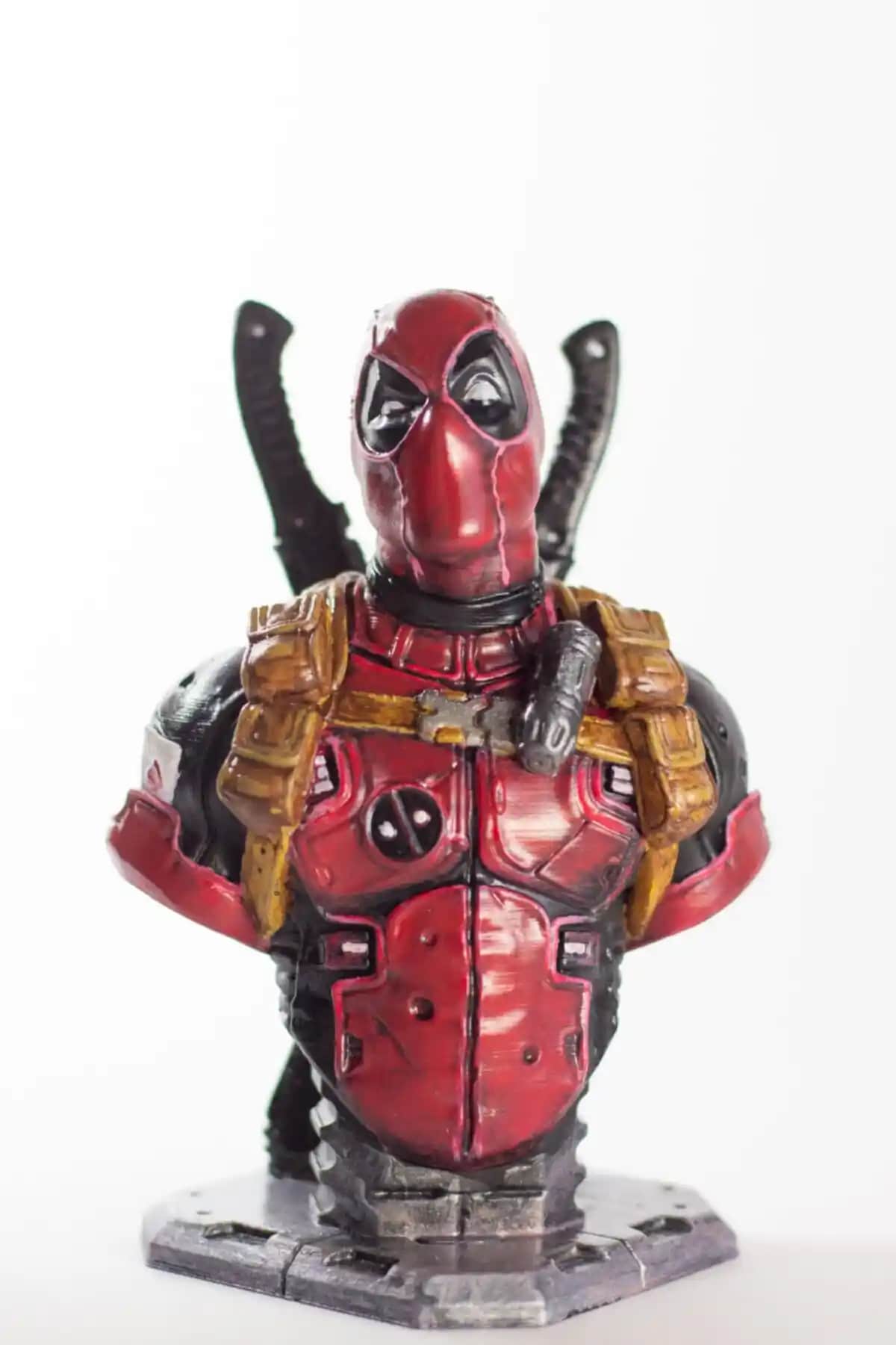 Deadpool Figürü Marvel Comics Koleksiyon Parçası 13 cm Çok Renkli Dream3D