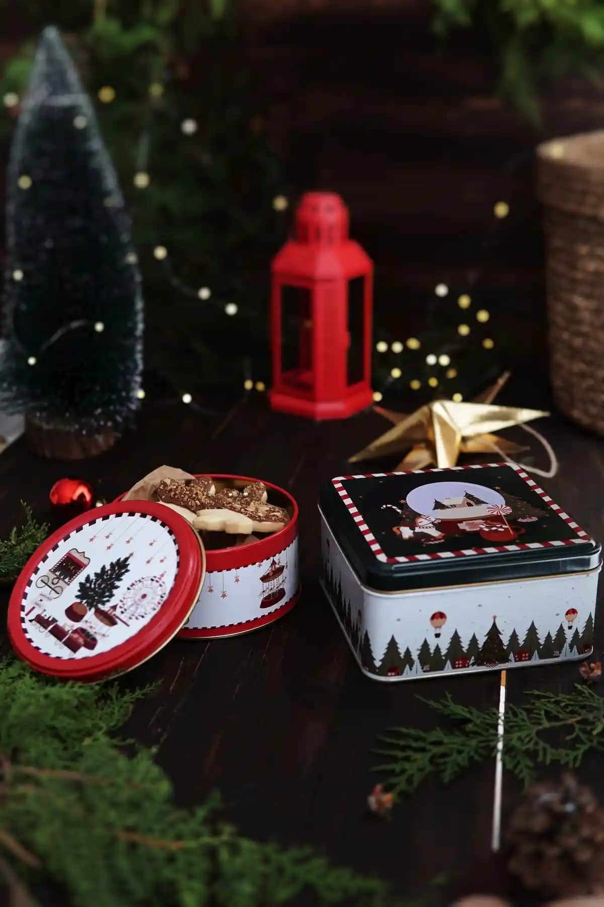 Evle Yılbaşı Temalı 2'li Dekoratif Metal Kutu Seti Şık ve Çok Yönlü Kullanım İçin Uygun