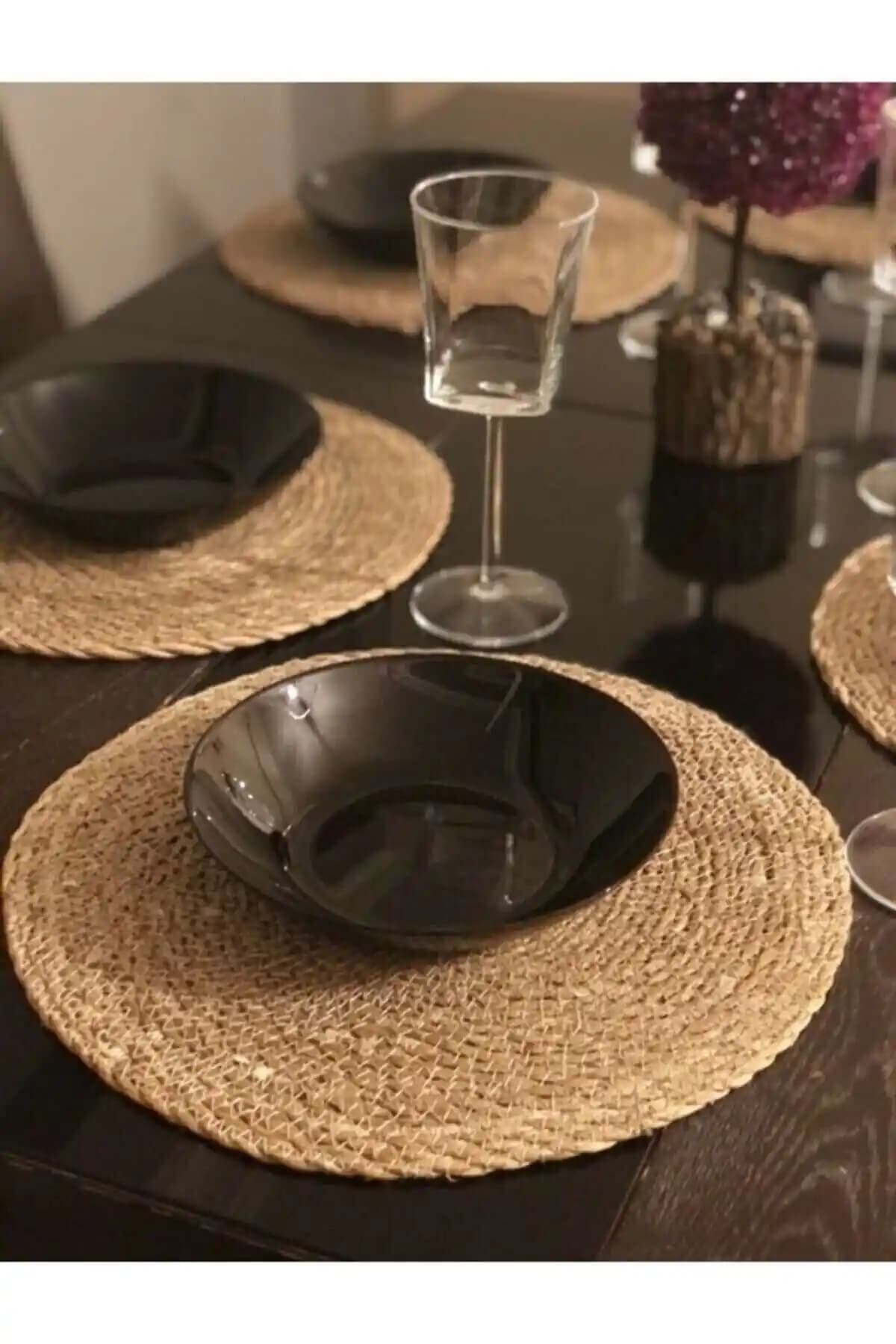 Genel Markalar Hasır Amerikan Servisleri: Şık ve Dayanıklı Masa Dekorasyonu Ürünleri