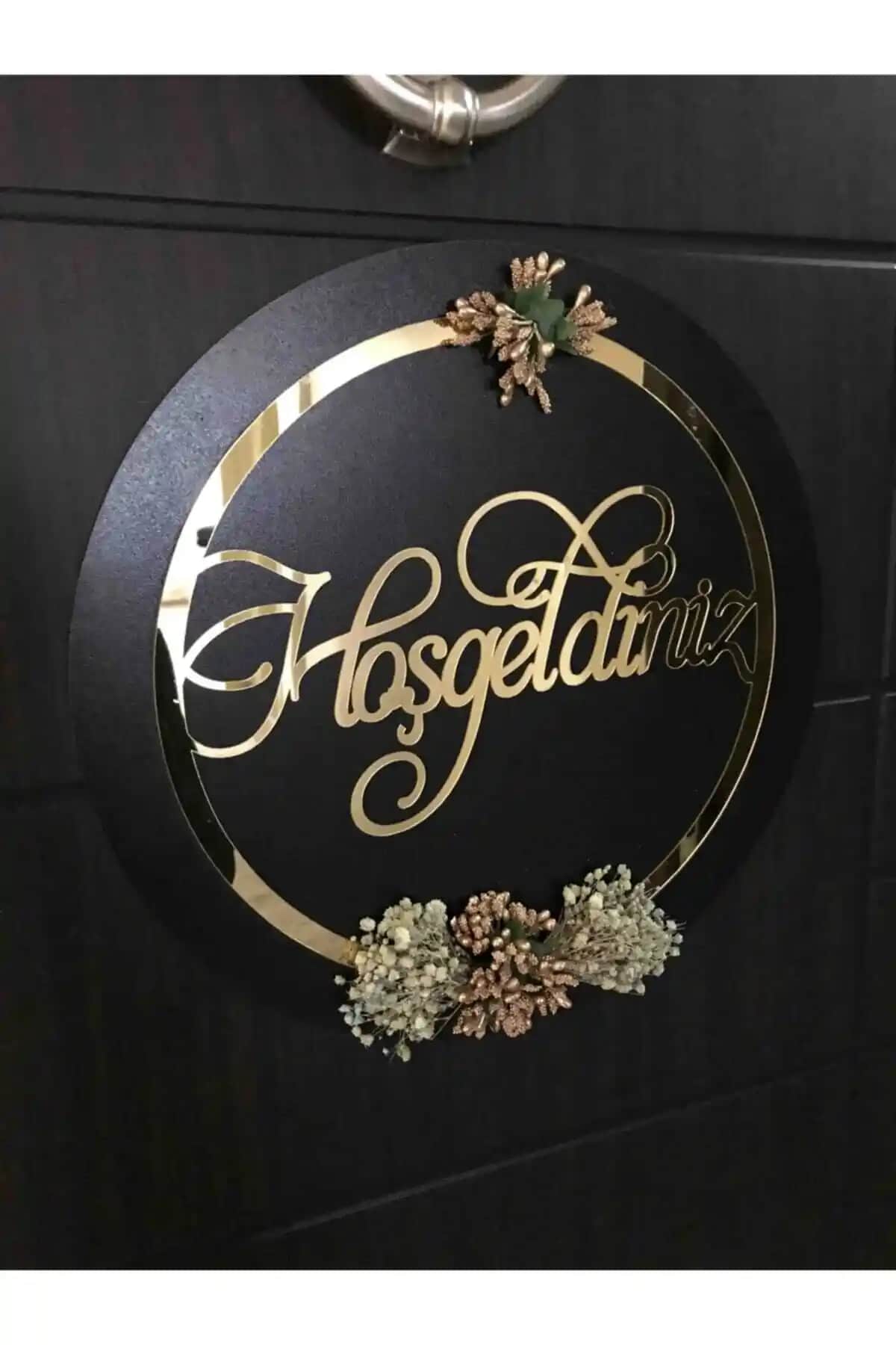 Kapı Süsü Karşılaştırması: Modern Ahşap ve Pleksi Ürünlerin Özellikleri ve Kullanıcı Yorumları