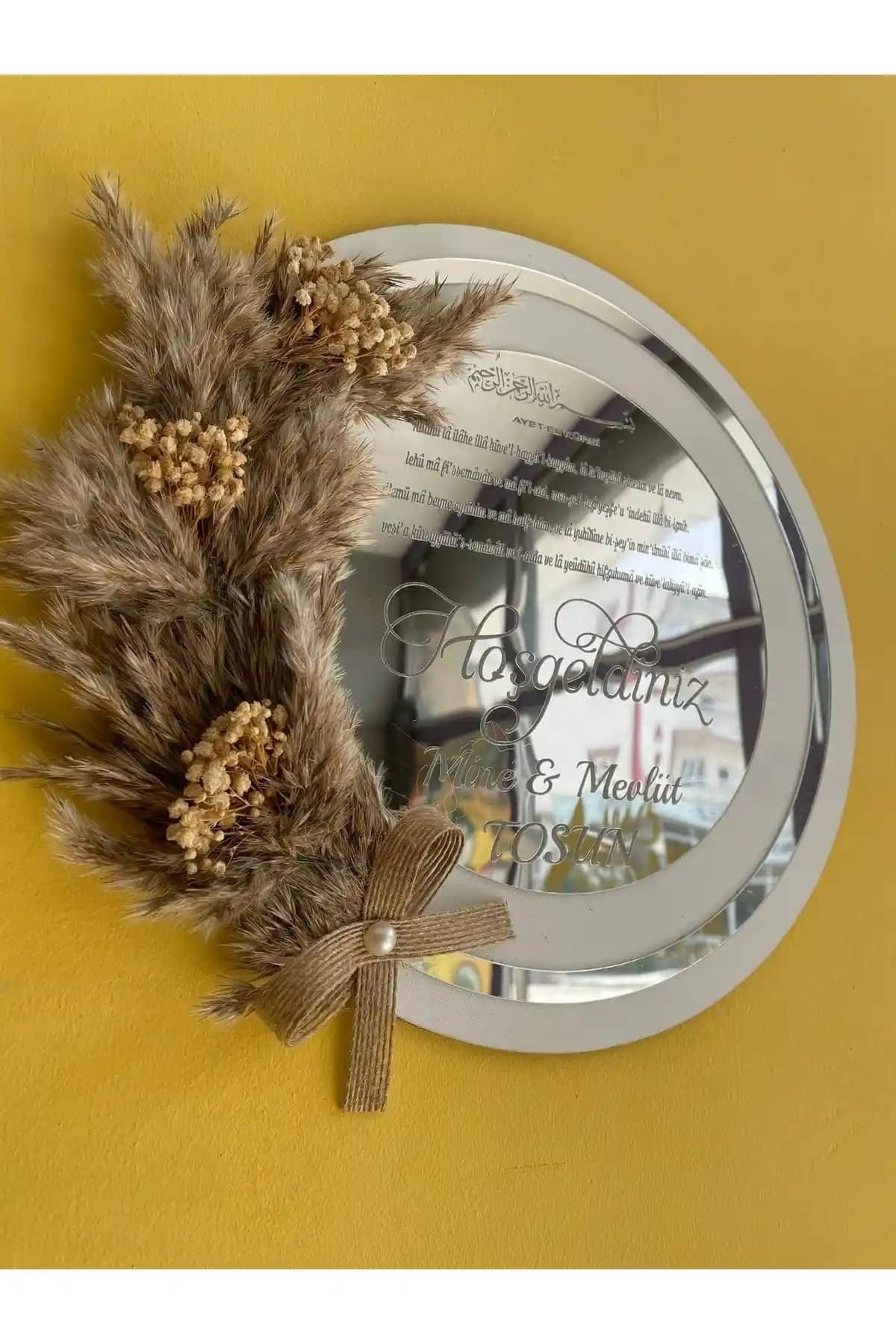 Kişiye Özel Ahşap Kapı Süsü with Altın Aynalı Ayetel Kürsi Motifi ve Modern Tasarım