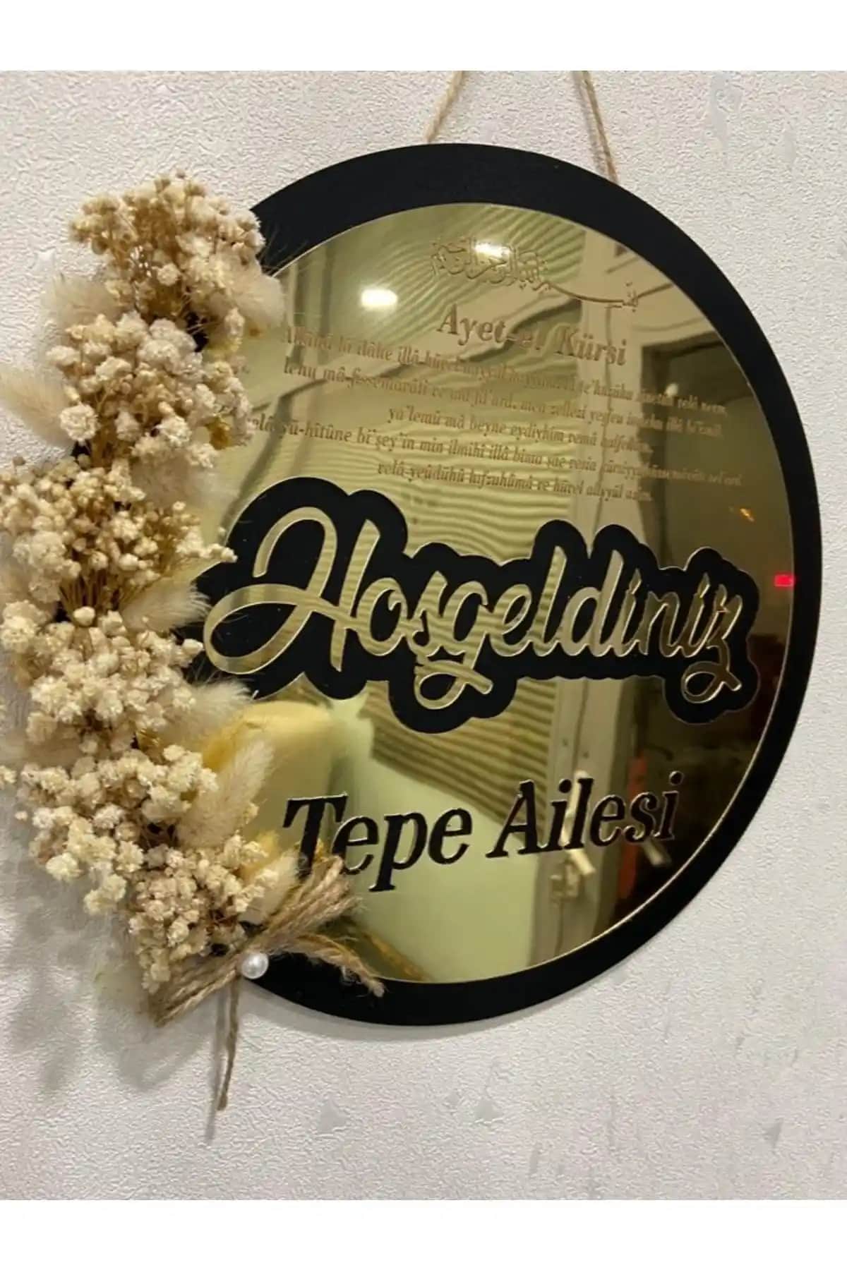 Kişiye Özel Altın Renkli Ahşap Kapı Süsü Modern ve Şık Tasarım