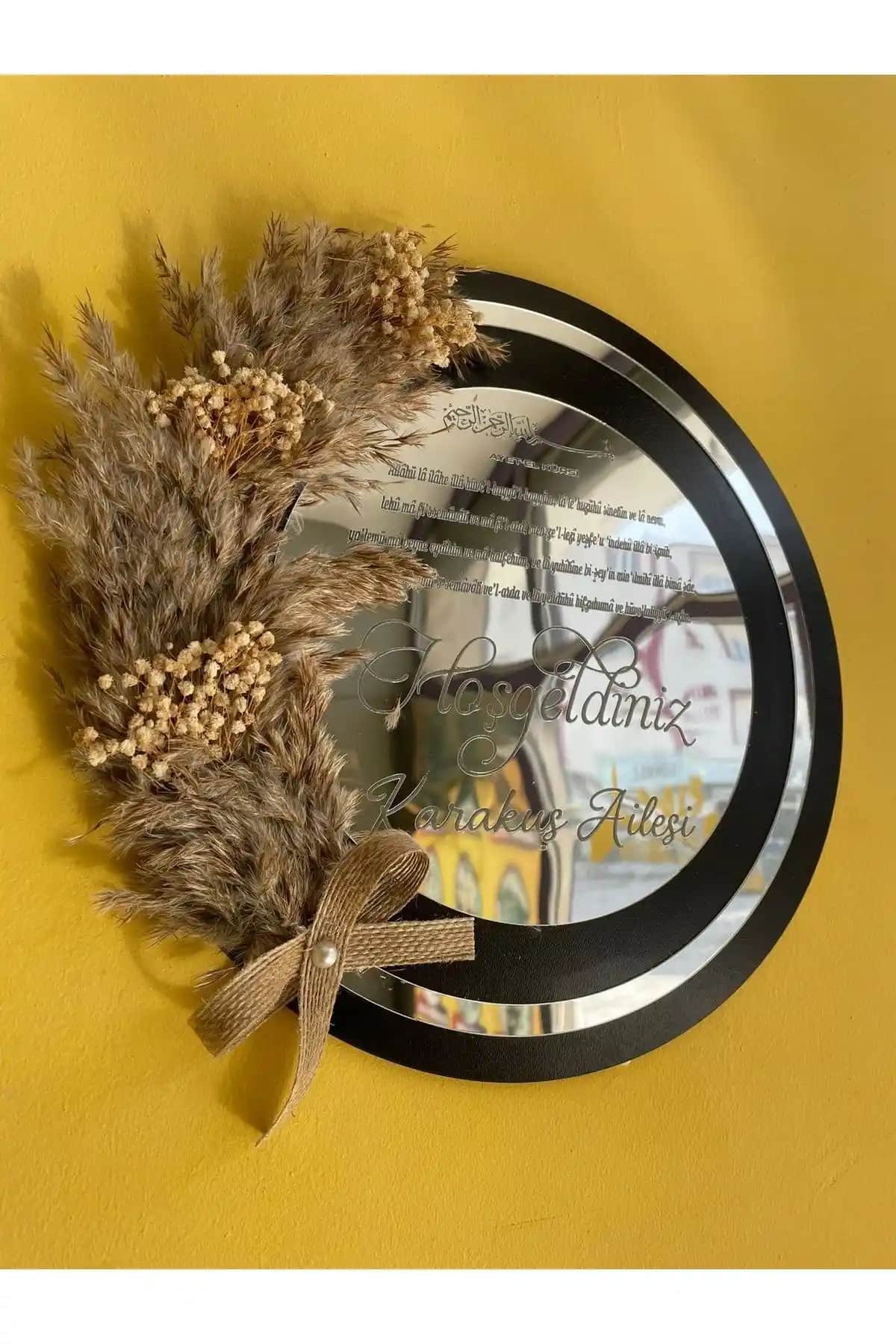 Kişiye Özel Gümüş Renkli Ahşap ve Pleksi Kapı Süsü Tasarımı ve Özellikleri