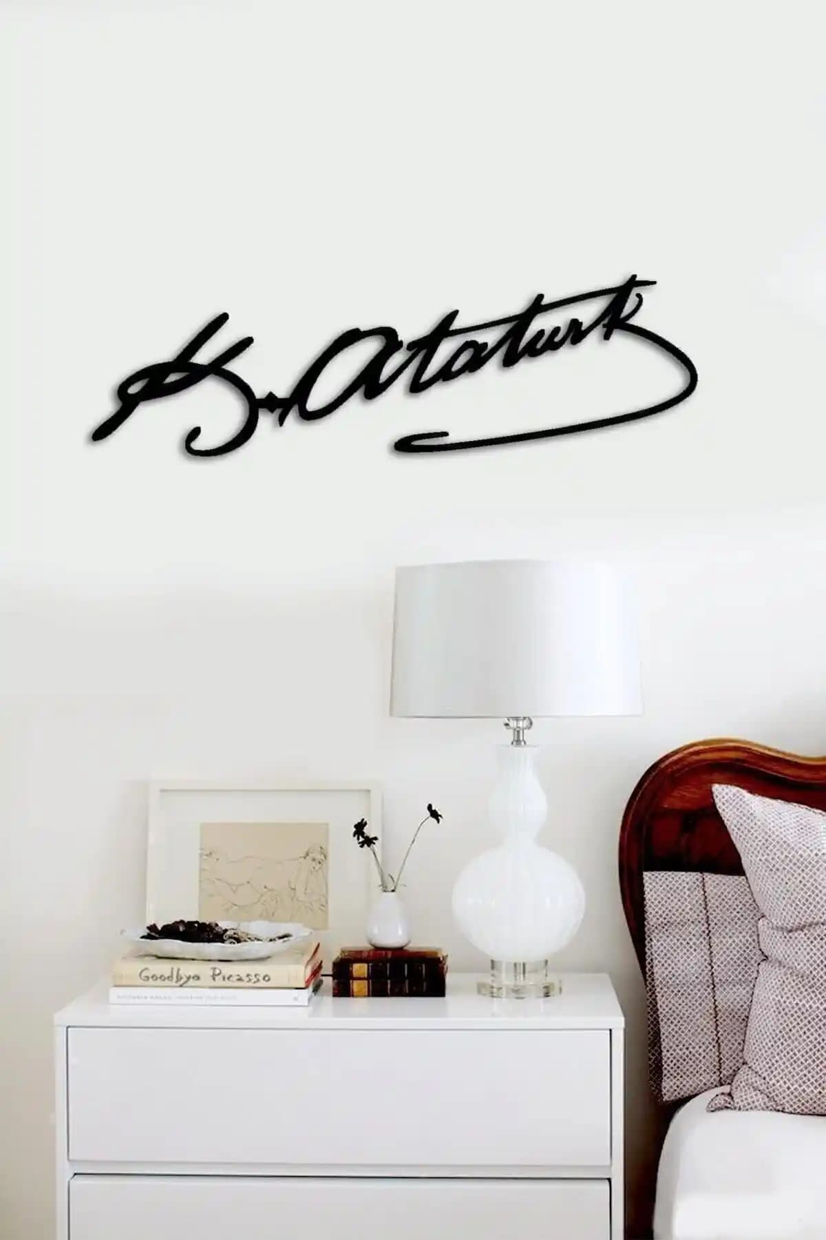 MODAT ve ÖZCANLAR Çerçevesiz Atatürk İmzası Dekoratif Ürünleri Karşılaştırması