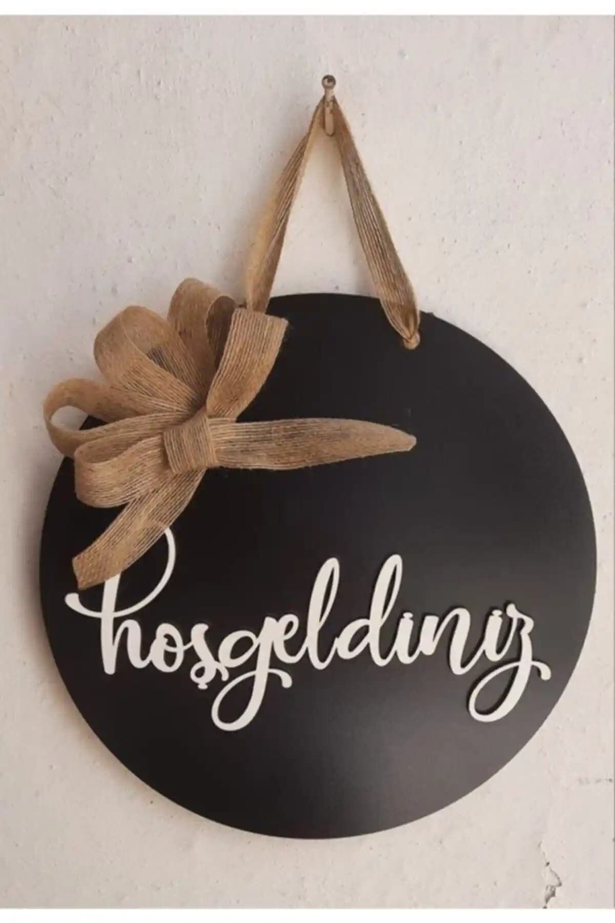 Modern ve Şık Siyah Kapı Süsüyle Girişlerinize Zarif Dokunuşlar Ekleyin